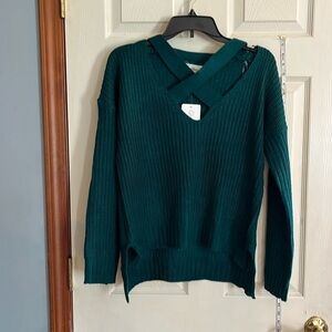 NWT-questions?-M-  green-Kris Kross V-neck long sleeve loosely woven sweater